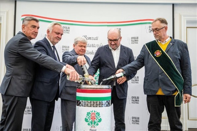 Gyulai Pálinkafesztivál - A Nemzeti Összetartozás Pálinkája ceremónia