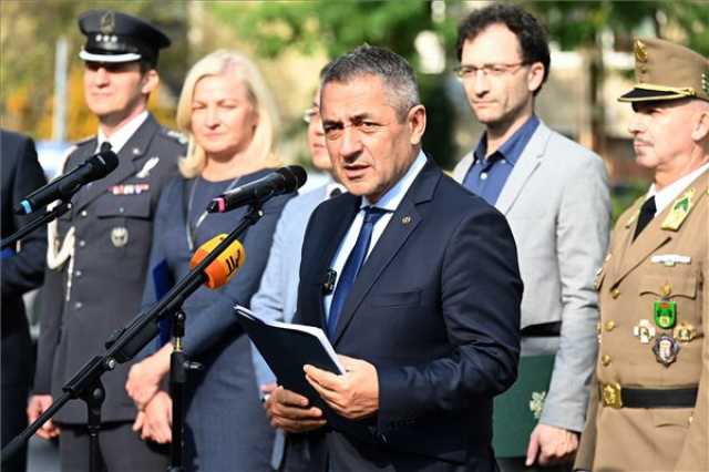 Benyovszky Móricról neveztek el közteret Józsefvárosban 