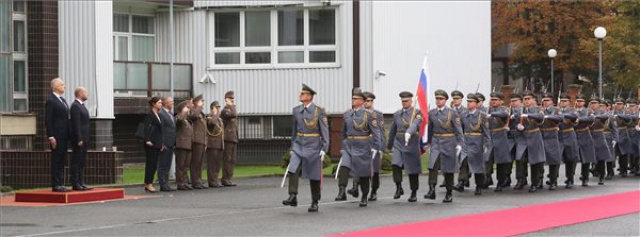 Szalay-Bobrovniczky Kristóf honvédelmi miniszter szlovák kollégájával tárgyalt Pozsonyban 