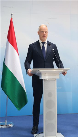 Szalay-Bobrovniczky Kristóf honvédelmi miniszter szlovák kollégájával tárgyalt Pozsonyban 