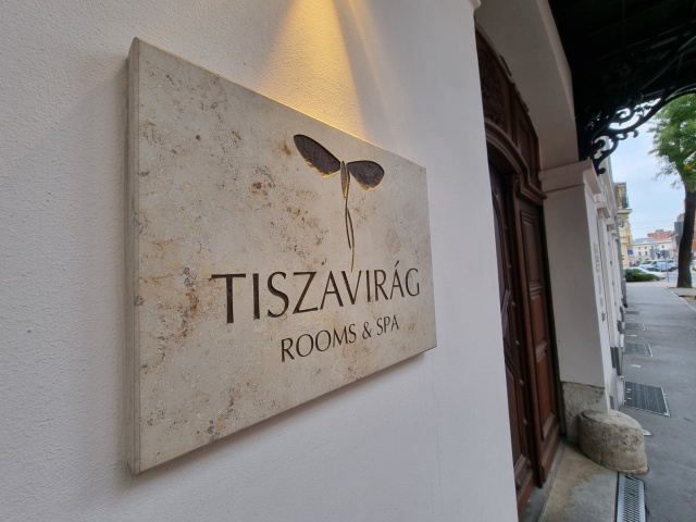 Tiszavirág Hotel és Kávézó