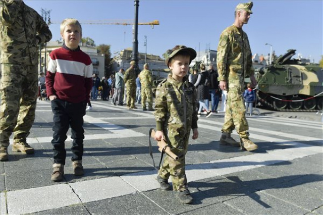 A Magyar Honvédség toborzó napja a Hősök terén 