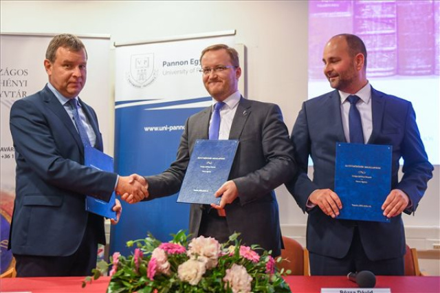 A Kosztolányi család és Csáth Géza hagyatékával bővült a Pannon Egyetem gyűjteménye