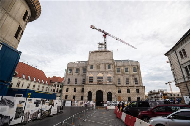 Elkészült az egykori Honvéd Főparancsnokság kupolaszerkezete