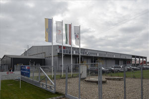 A dél-koreai Chokwang Paint üzemátadó ünnepsége Hevesen 