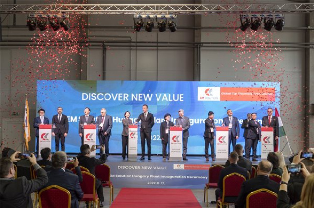A dél-koreai Chokwang Paint üzemátadó ünnepsége Hevesen 