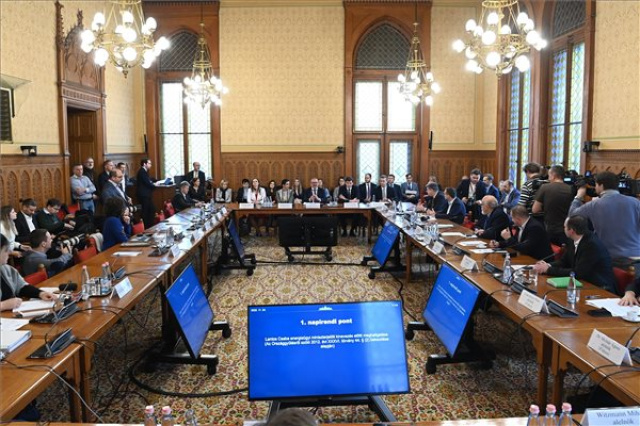 Lantos Csaba energiaügyi miniszterjelölt meghallgatása a gazdasági bizottság ülésén 