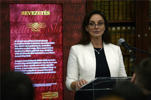 Megnyílt az OSZK Esszencia című új állandó kiállítása