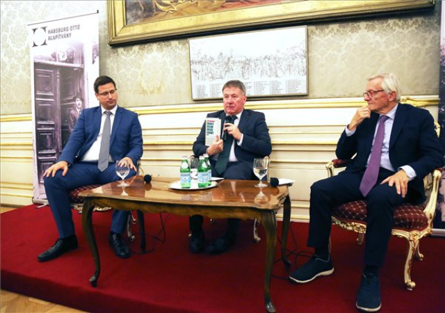 Habsburg Ottóra emlékeztek a bécsi magyar nagykövetségen