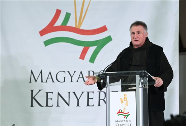 Ezer tonna búza gyűlt össze a Magyarok kenyere programban