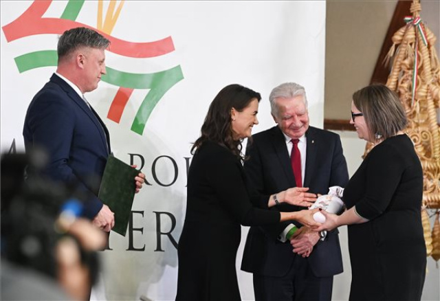 Ezer tonna búza gyűlt össze a Magyarok kenyere programban