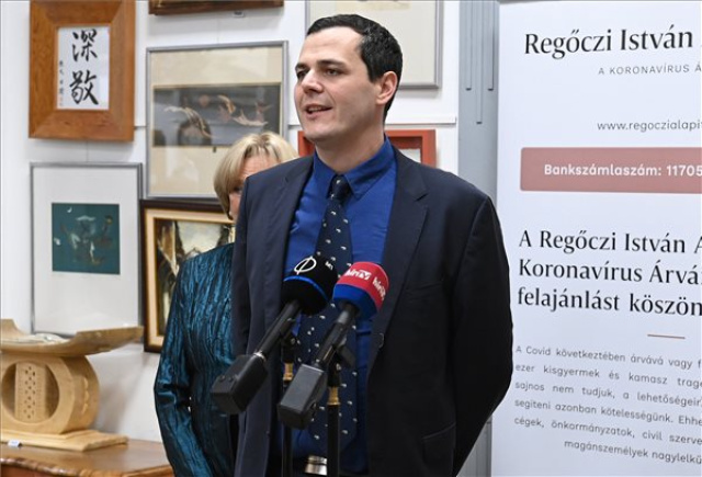 Megnyílt a Regőczi Alapítvány jótékonysági árverésének kiállítása