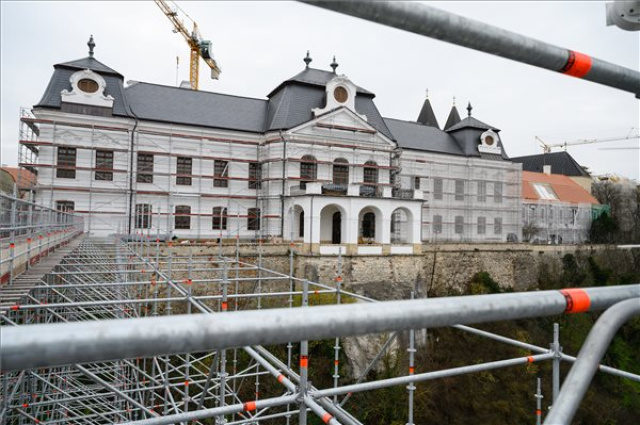 Megújul a veszprémi várnegyed
