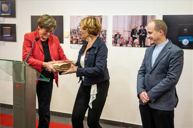 Karikó Katalinról nyílt kiállítás a Szegedi Tudományegyetemen