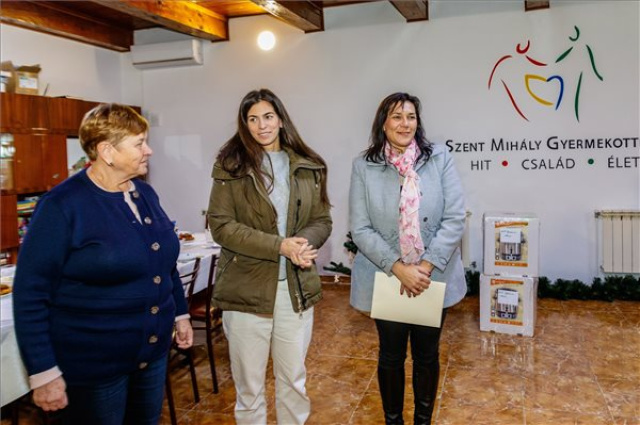 Megérkezett Kárpátaljára a NOE családokat és zeneiskolákat segítő adománya