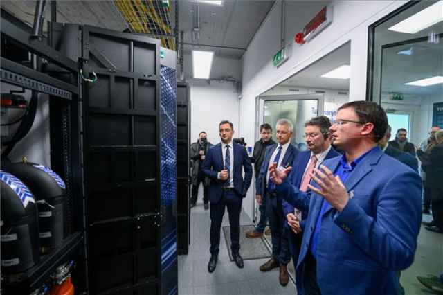 Átadták Magyarország legerősebb szuperszámítógépét Debrecenben