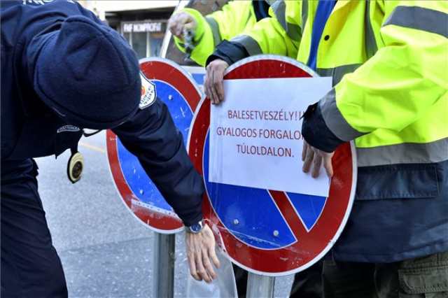 Vihar - Megrongálódott a murakeresztúri faluház tetőszerkezete