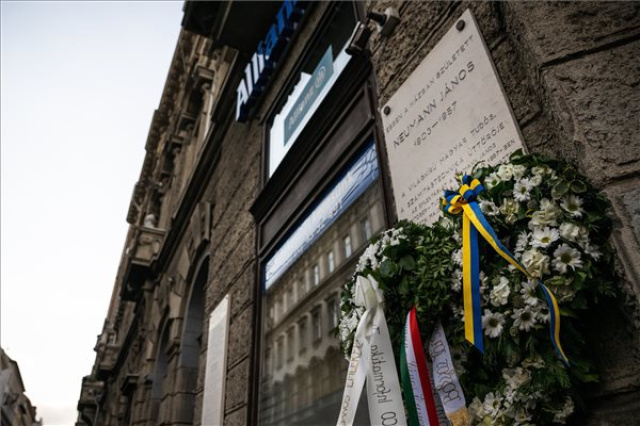 Neumann János matematikusra emlékeztek szülőházánál Budapesten