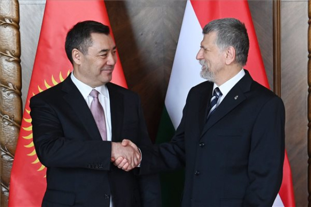A kirgiz elnök Budapesten