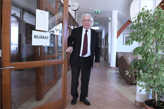 Lemondott a Veresegyházat 58 éve irányító Pásztor Béla polgármester