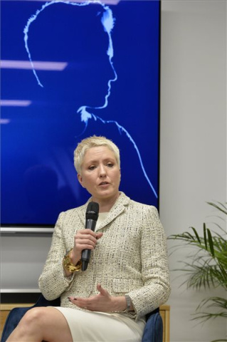 Shea Bradley-Farrell amerikai külpolitikai, nemzetbiztonsági szakértő az Alapjogokért Központ rendezvényén 