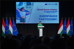 Dobrev Klára a DK pécsi országos nagyrendezvényén 