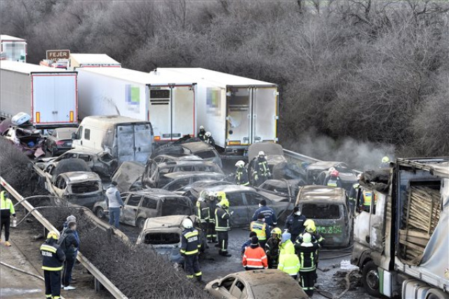 Öt kamion és 37 autó ütközött össze az M1-es autópályán Herceghalomnál 