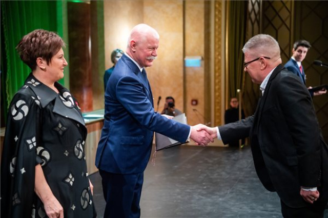 Március 15. - Csák János állami kitüntetéseket, művészeti díjakat adott át