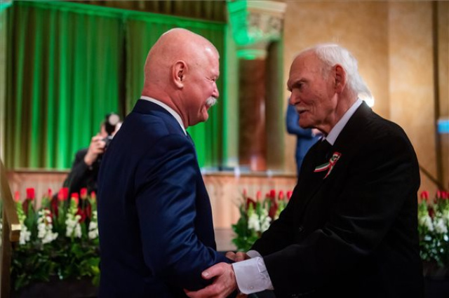 Március 15. - Csák János állami kitüntetéseket, művészeti díjakat adott át