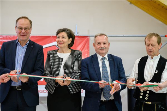 Ács képzőközpontot adtak át Nagyvázsonyban
