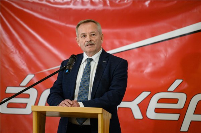 Ács képzőközpontot adtak át Nagyvázsonyban