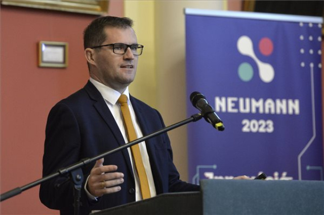 Konferenciát rendeztek a Neumann-emlékév alkalmából