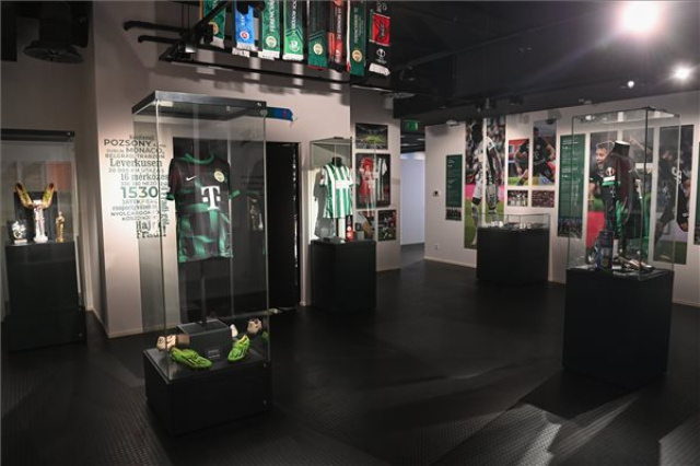 Megnyílt a Ferencváros El-menetelését bemutató időszaki kiállítás