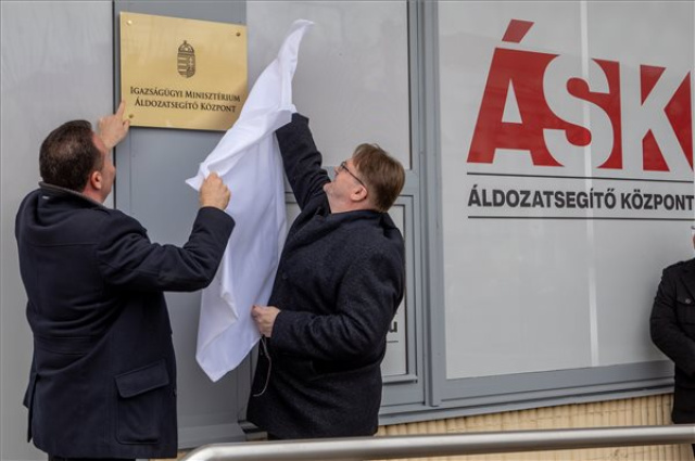 Átadták az Áldozatsegítő Központot Békéscsabán