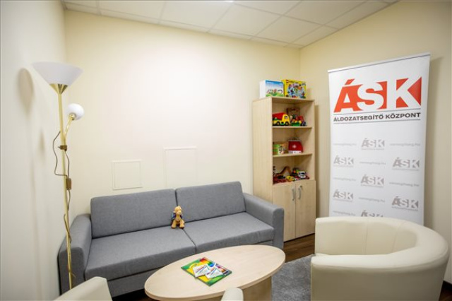 Átadták az Áldozatsegítő Központot Békéscsabán