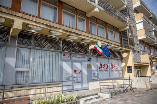 Átadták az Áldozatsegítő Központot Békéscsabán