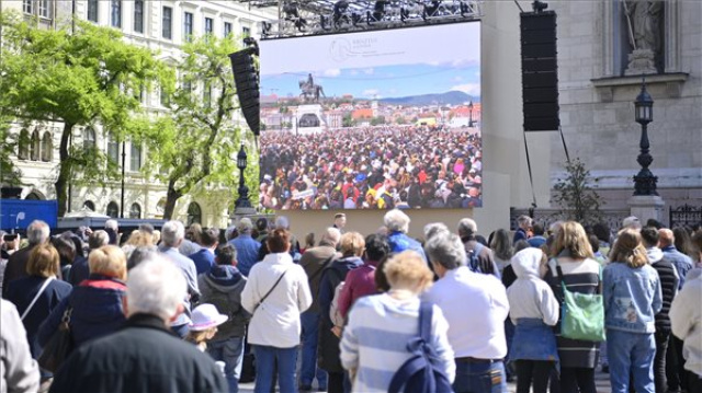 Pápalátogatás - Szentmise a Kossuth téren