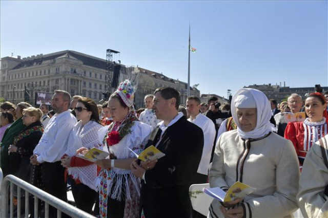 Pápalátogatás - Szentmise a Kossuth téren