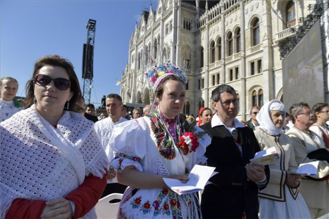 Pápalátogatás - Szentmise a Kossuth téren