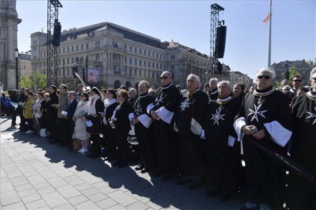 Pápalátogatás - Szentmise a Kossuth téren