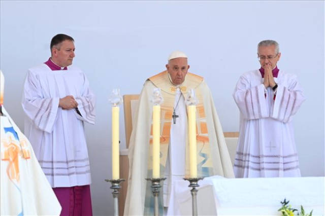 Pápalátogatás - Szentmise a Kossuth téren