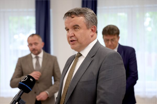 Magyar falu program - Felújított óvodát adtak át Őcsényben