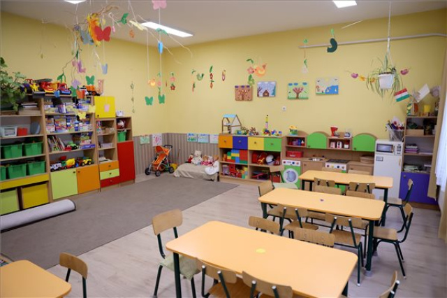 Magyar falu program - Felújított óvodát adtak át Őcsényben
