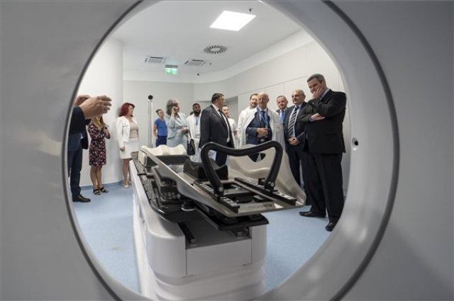 Új onkológiai központot adtak át Salgótarjánban