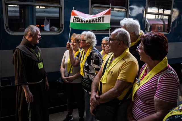 Zarándokvonat indult Csíksomlyóra Budapestről