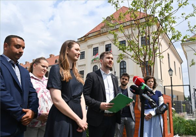 A Momentum sajtótájékoztatója Budapesten 