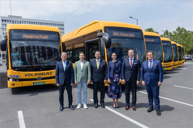 Elektromos buszokat adtak át Zalaegerszegen