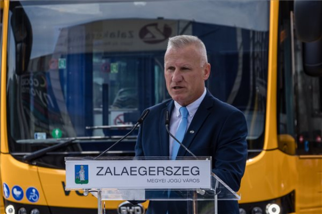 Elektromos buszokat adtak át Zalaegerszegen