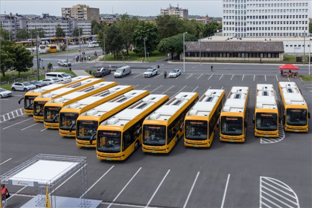 Elektromos buszokat adtak át Zalaegerszegen