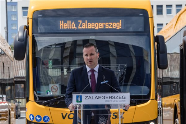 Elektromos buszokat adtak át Zalaegerszegen